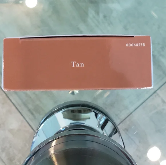 NWT - Laura Geller Baked Balance-n-Brighten Color Correcting Foundation - Tan - Picture 3 of 5